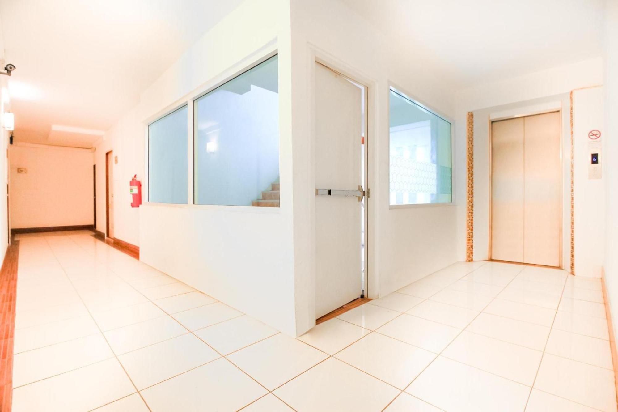 Capital O 411 Grandview Condo 15 Бангкок Экстерьер фото